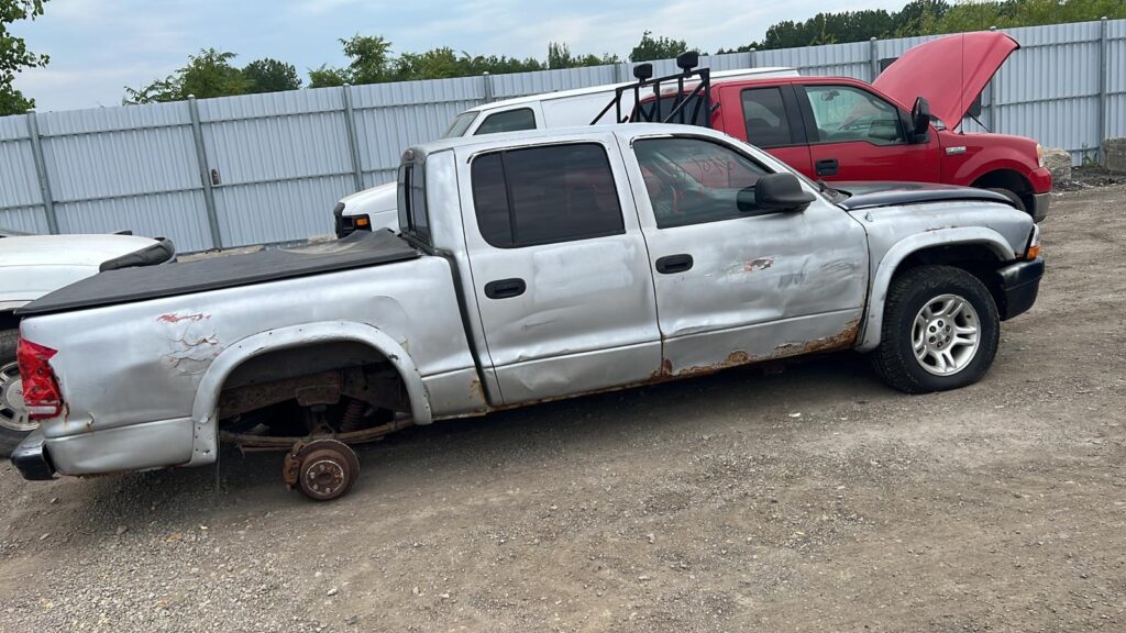 Achat Auto pour Scrap à Mirabel – Service Rapide & Gratuit 4 achat auto scrap Mirabel camion endommage enlèvement gratuit