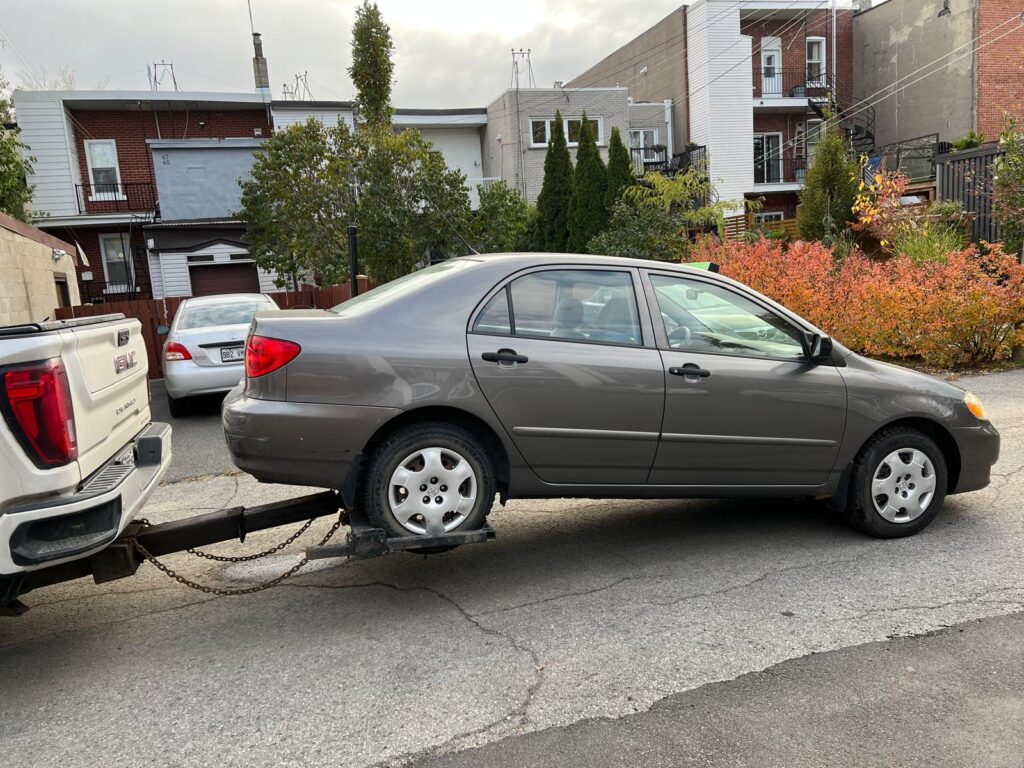 Scrap Car Laval —Cash Paid on the SpotFree Towing Included 1 Scrap Car Laval